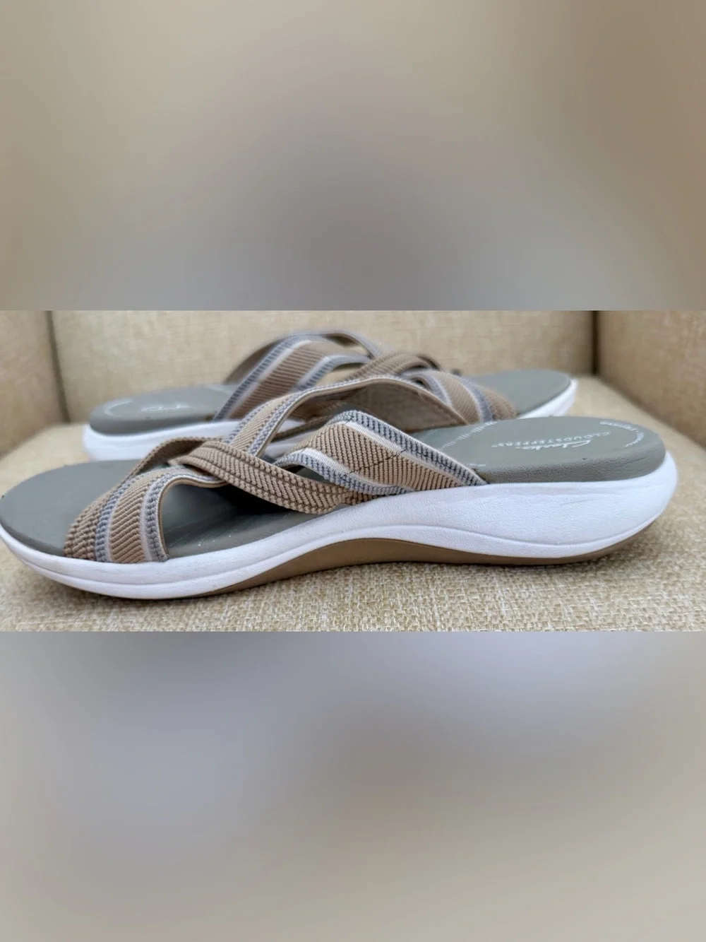 Clarks Mira Isle Tan Gray Crisscross Cloudsteppers Sandals Slides Women Size 8M